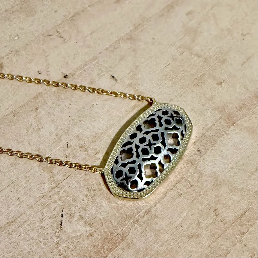 NWT Kendra Scott - Dollie Pendant Necklace - Gold Plated / Rhodium Filigree